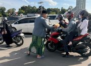 Kebersamaan di Bulan Suci, PW IPNU Kalteng Tebar Kebaikan dengan Berbagi Takjil ke Pengguna Jalan