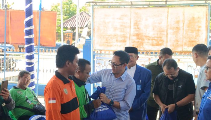 Sekjen DPP PAN Eko Patrio Hadiri Pembagian Sembako Bersama Kader PAN Kalteng